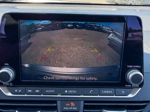 Certified 2025 Nissan Altima 2.5 S FWD image 9