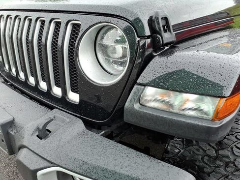 Used 2023 Jeep Wrangler Unlimited Sahara AWD/4WD image 3