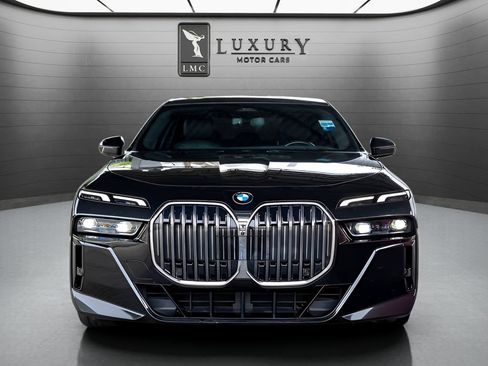 Used 2024 BMW 740i xDrive w/ Premium Package AWD/4WD image 3