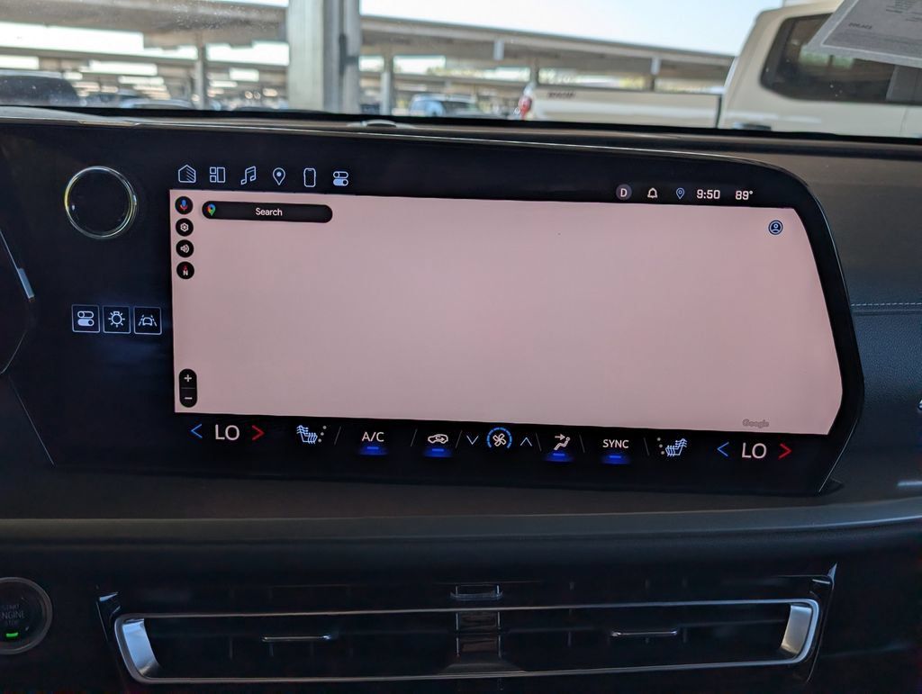 Used 2024 Chevrolet Traverse LT FWD image 7