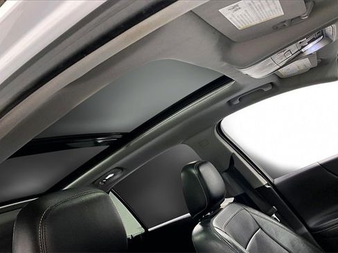 Used 2018 Chevrolet Equinox Premier image 4