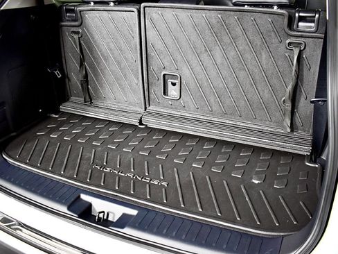 Used 2022 Toyota Highlander Platinum image 47