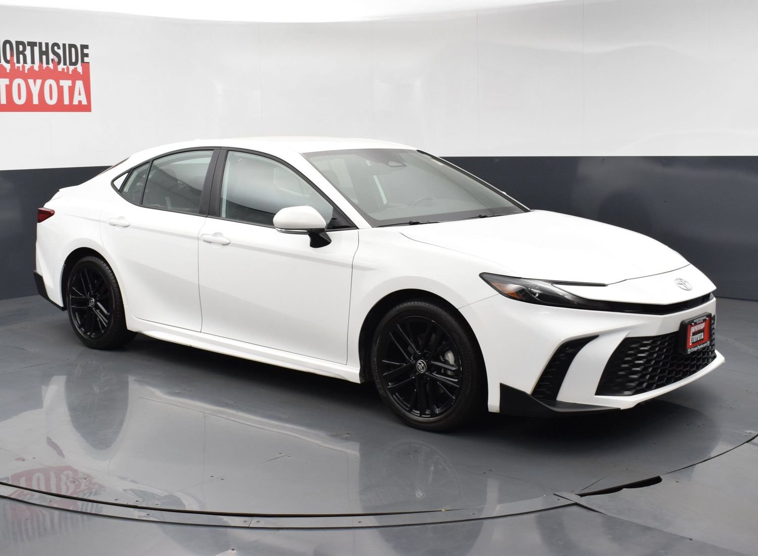 Used 2025 Toyota Camry SE FWD image 6