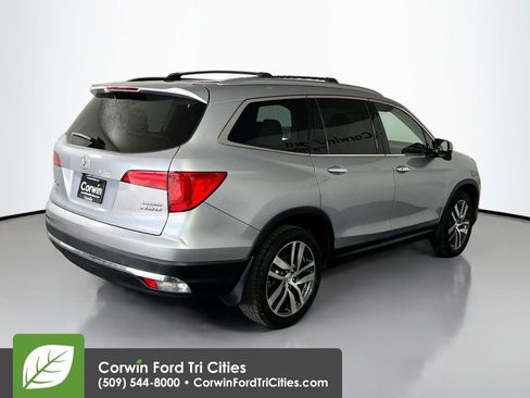 Used 2018 Honda Pilot Touring image 15