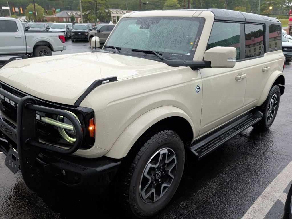 Used 2025 Ford Bronco Outer Banks AWD/4WD image 3