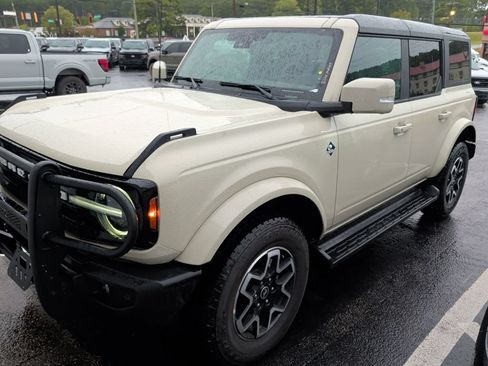 Used 2025 Ford Bronco Outer Banks AWD/4WD image 3