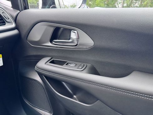 New 2025 Chrysler Pacifica Select w/ Uconnect Theater Family Group AWD/4WD image 24