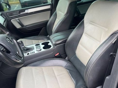 Used 2017 Volkswagen Touareg Wolfsburg Edition AWD/4WD image 11