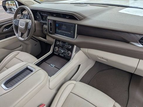 Used 2021 GMC Yukon Denali w/ Denali Premium Package image 12