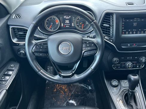 Used 2019 Jeep Cherokee Altitude image 16