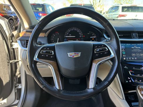 Used 2019 Cadillac XTS Luxury image 24