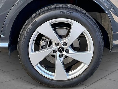 Used 2025 Audi Q5 Premium Plus w/ Premium Plus image 10