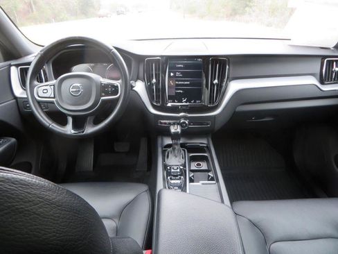 Used 2018 Volvo XC60 T6 Momentum w/ Convenience Package image 14