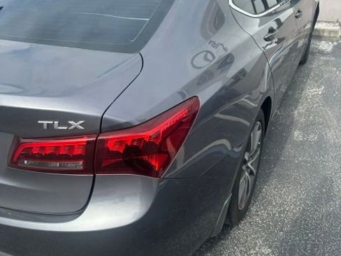 Used 2017 Acura TLX V6 w/ Technology Package FWD image 4