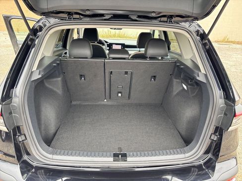 Used 2025 Volkswagen Taos SE image 31