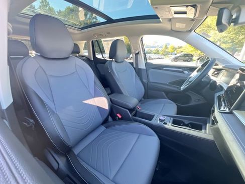 New 2025 Volkswagen Tiguan SE image 24