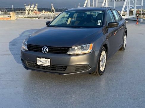 Used 2011 Volkswagen Jetta Sedan FWD image 4