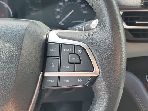 Certified 2024 Toyota Sienna XLE FWD image 23
