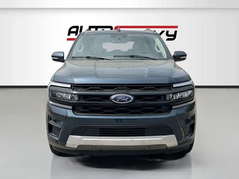 Used 2023 Ford Expedition XLT RWD image 2