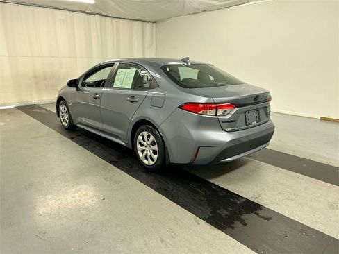 Used 2022 Toyota Corolla LE image 7