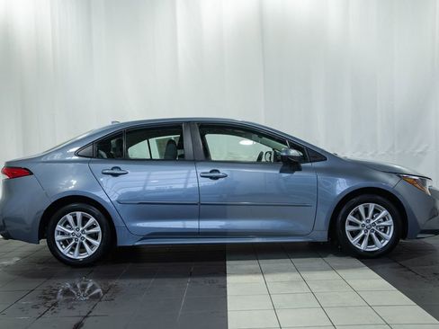 Used 2024 Toyota Corolla LE w/ LE Convenience Package FWD image 3