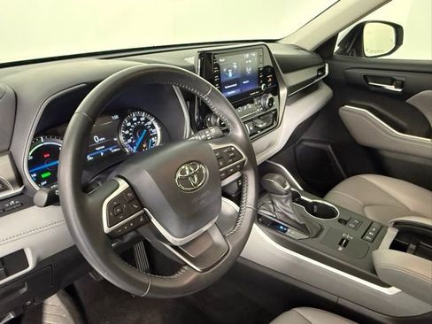 Used 2022 Toyota Highlander XLE image 15