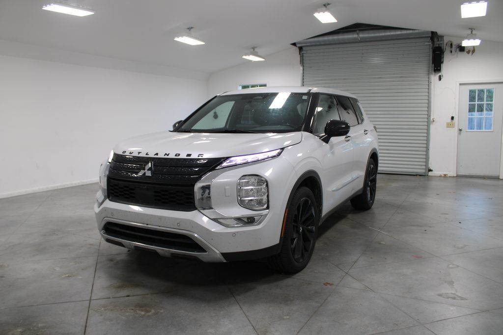 Used 2023 Mitsubishi Outlander SE Black Edition AWD/4WD image 4