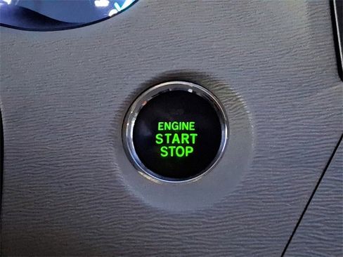 Used 2014 Toyota Sienna XLE image 25