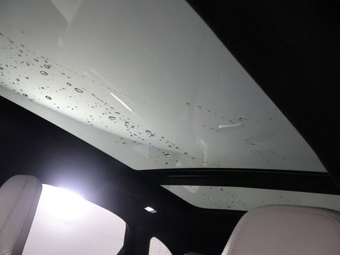 Used 2022 Jaguar F-PACE SVR image 25