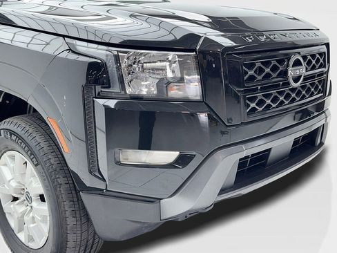 Used 2023 Nissan Frontier SV w/ SV Convenience Package image 3