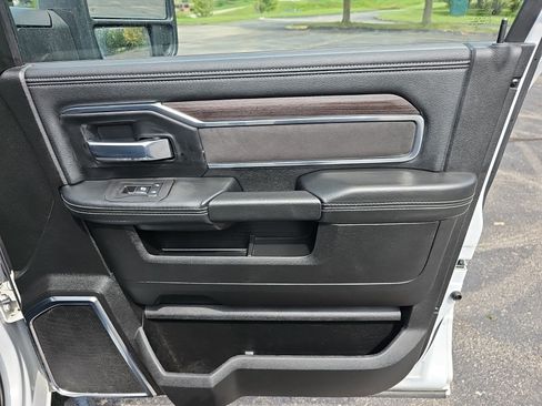 Used 2025 RAM 2500 Laramie AWD/4WD image 14