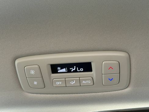 Used 2026 Kia Carnival FWD image 24