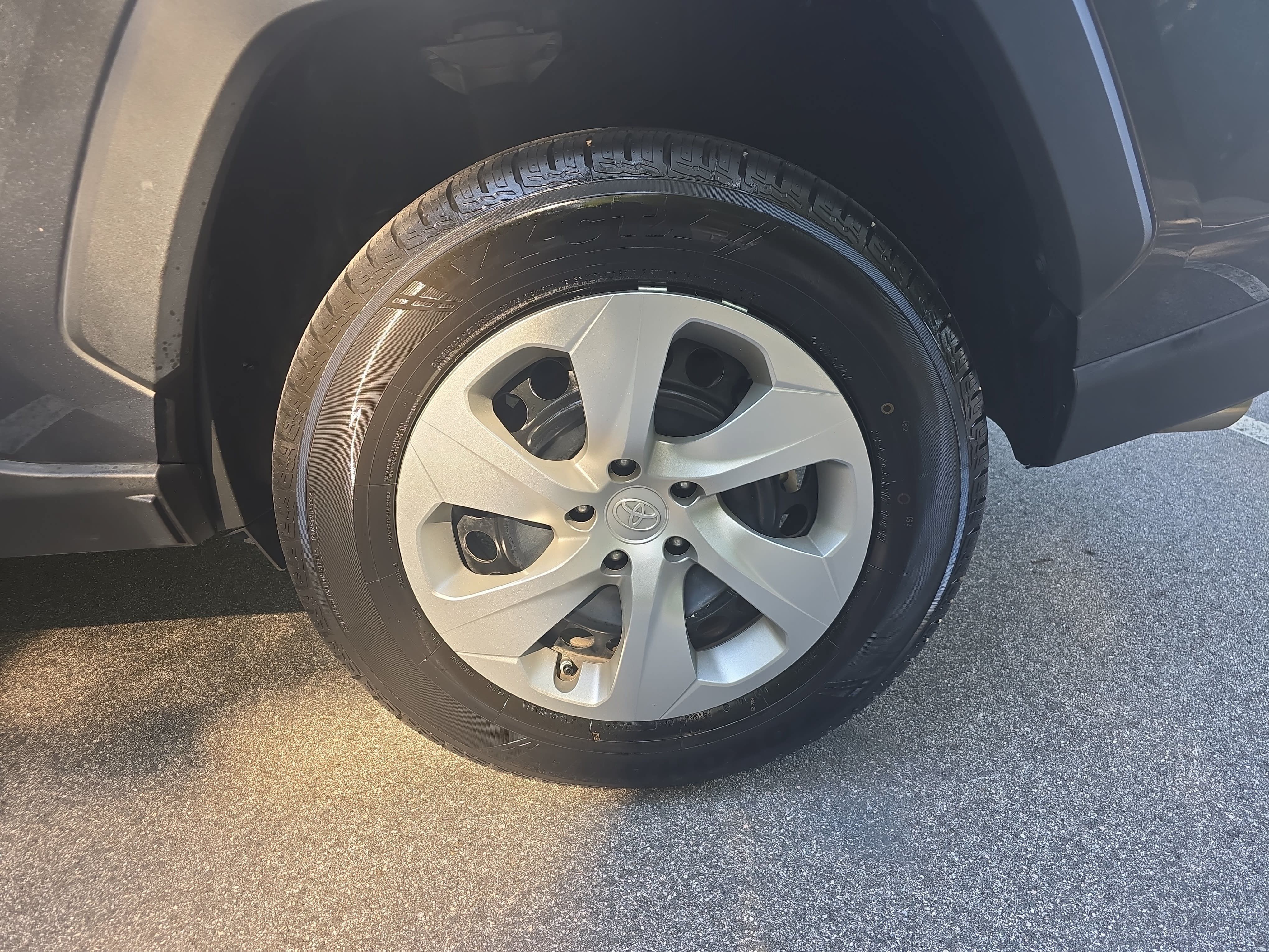 Used 2022 Toyota RAV4 LE FWD image 35