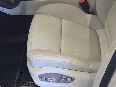 Used 2024 Porsche Macan Turbo AWD/4WD image 31