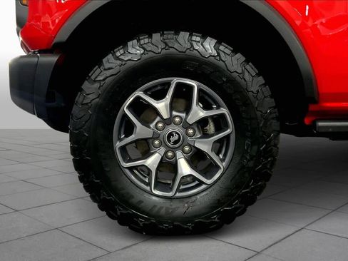 Used 2023 Ford Bronco Badlands image 10