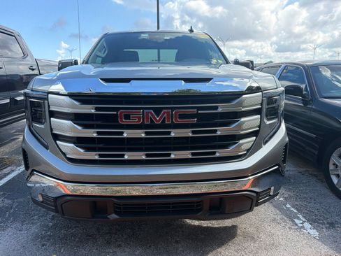 Used 2025 GMC Sierra 1500 SLE RWD image 2
