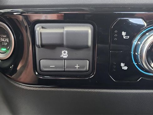 Used 2025 GMC Sierra 1500 SLT image 32