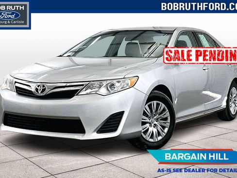 Used 2012 Toyota Camry LE image 1