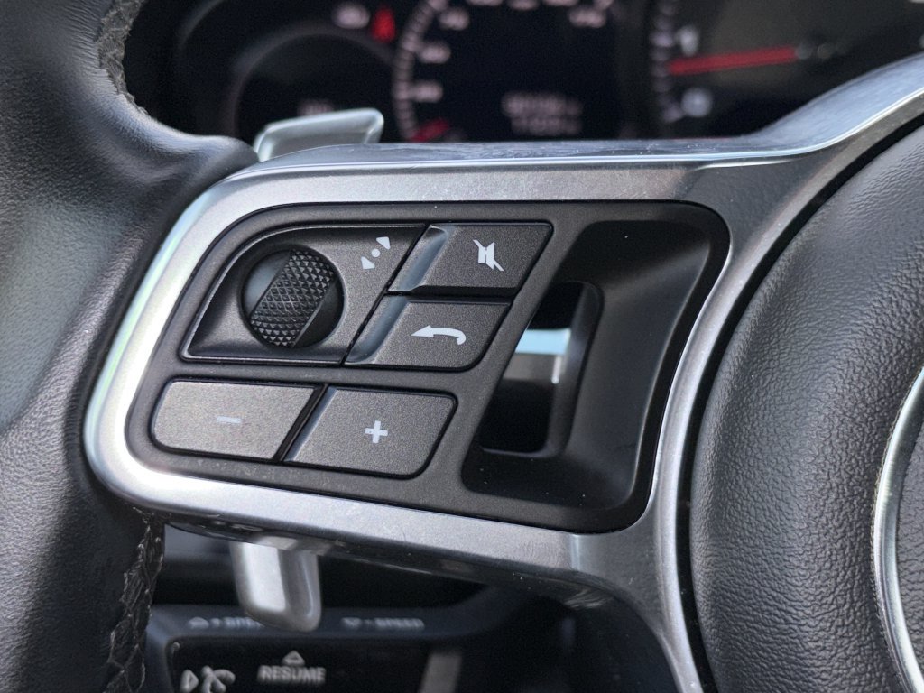 Used 2020 Porsche Cayenne AWD/4WD image 11