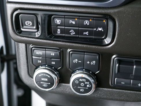 Used 2025 GMC Yukon AT4 w/ AT4 Premium Plus Package AWD/4WD image 25