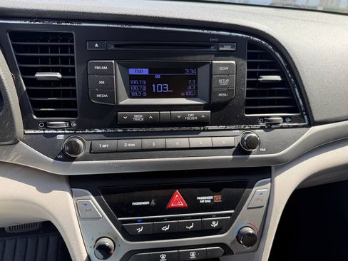 Used 2017 Hyundai Elantra SE FWD image 6