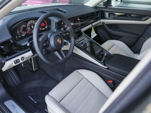 New 2026 Porsche Panamera 4 image 4