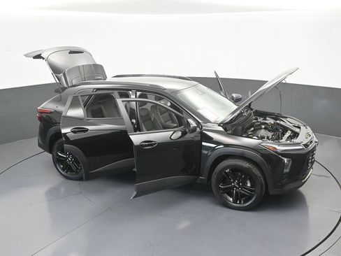 Used 2025 Chevrolet Trax ACTIV FWD image 68