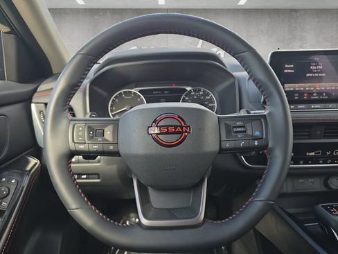 Used 2025 Nissan Rogue SV AWD/4WD image 21