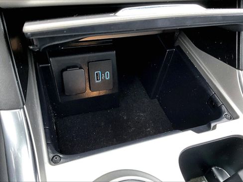 Used 2022 Ford Explorer XLT w/ Equipment Group 202A image 34