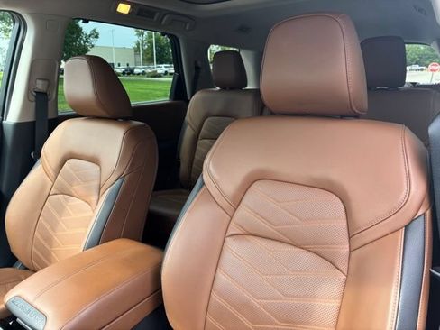 Used 2025 Nissan Pathfinder Platinum AWD/4WD image 19