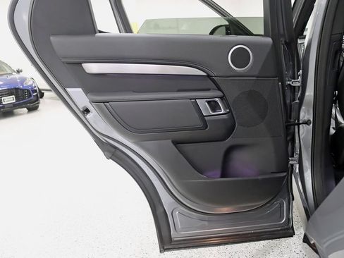Used 2024 Land Rover Discovery Dynamic SE AWD/4WD image 38
