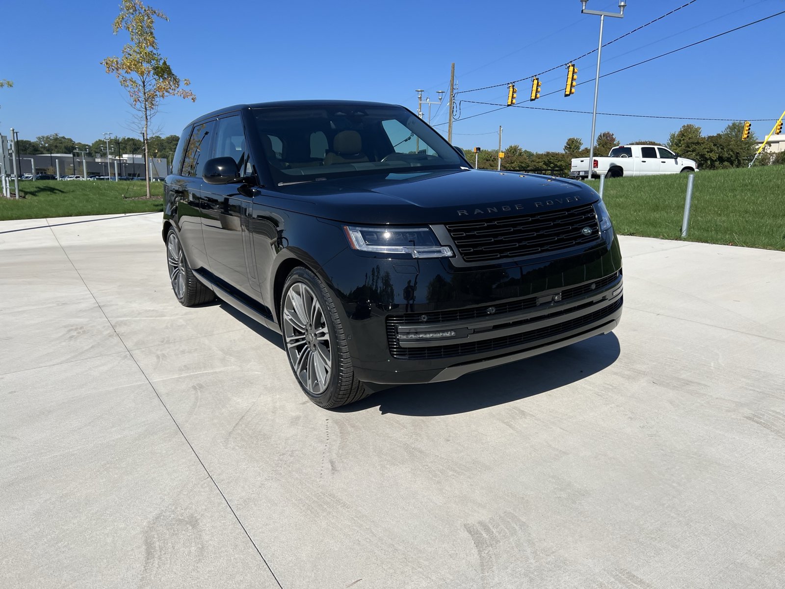 Used 2024 Land Rover Range Rover SE AWD/4WD image 2