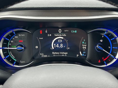 Used 2024 Chrysler Pacifica Select image 25