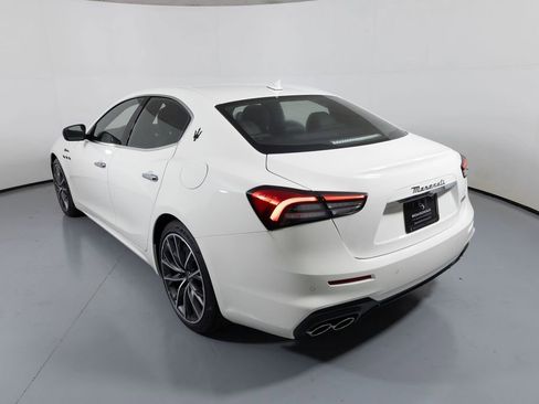 Used 2023 Maserati Ghibli Modena RWD image 11
